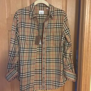 Brand new Burberry blouse 🤎